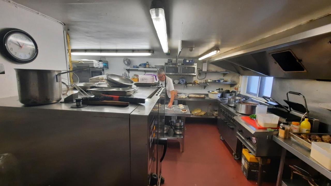 Kings Arms Hotel Hawkshead Bagian luar foto