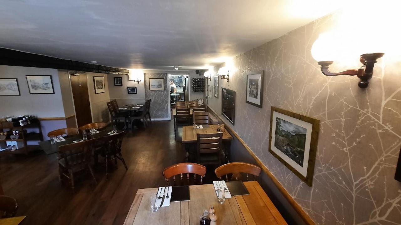 Kings Arms Hotel Hawkshead Bagian luar foto