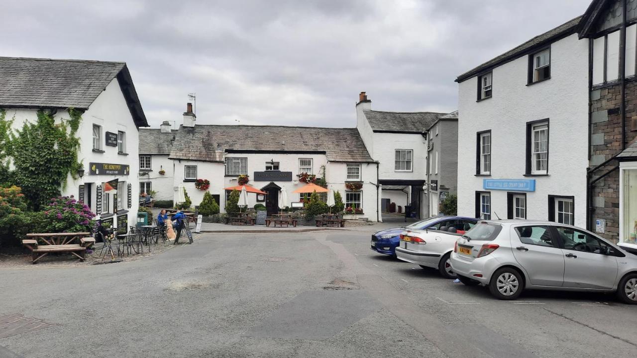 Kings Arms Hotel Hawkshead Bagian luar foto