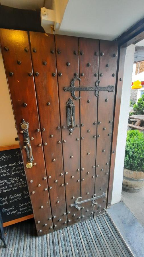 Kings Arms Hotel Hawkshead Bagian luar foto